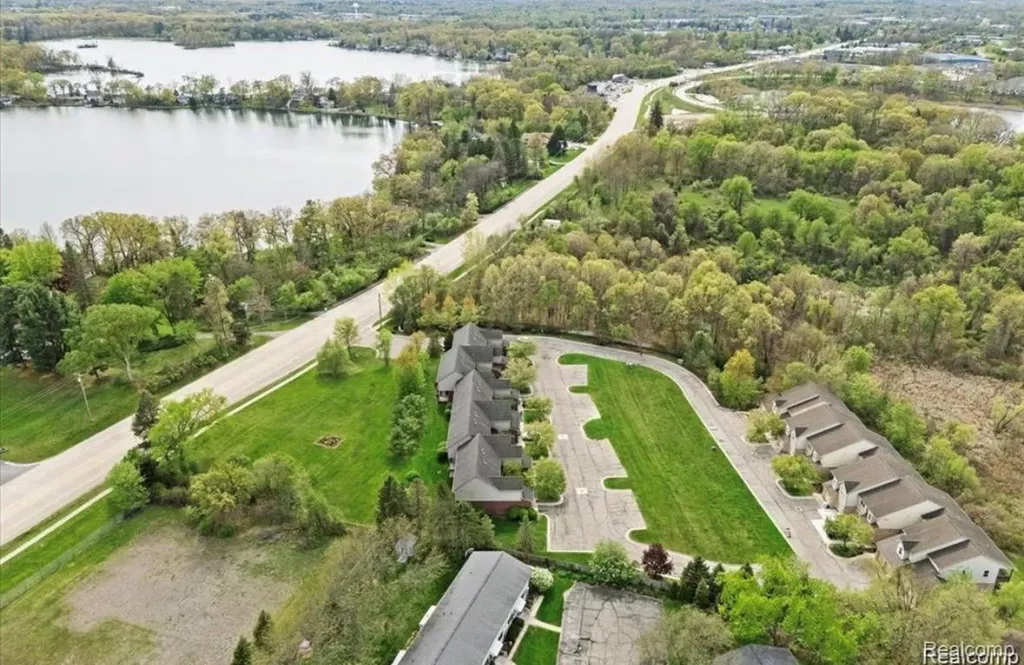5953 High Point Court Brighton Township MI 48116