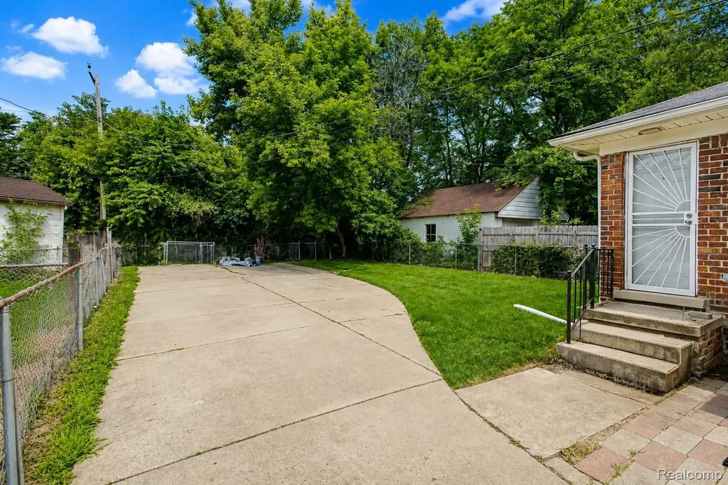 10883 Balfour Road Detroit City MI 48224