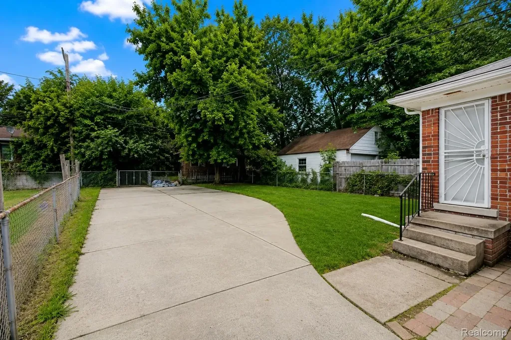 10883 Balfour Road Detroit City MI 48224