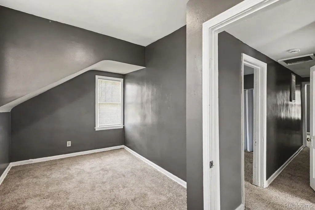 21716 Lakeview Street St. Clair Shores City MI 48080