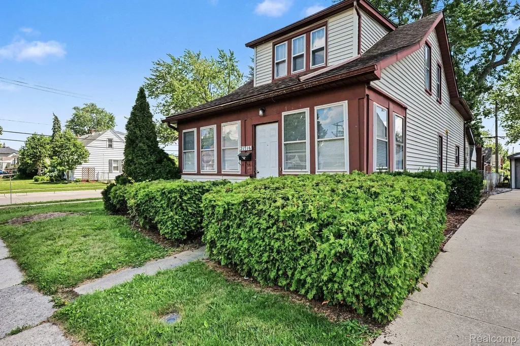 21716 Lakeview Street St. Clair Shores City MI 48080