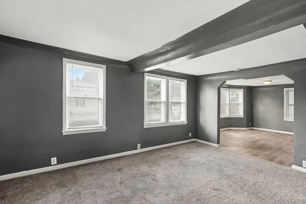 21716 Lakeview Street St. Clair Shores City MI 48080