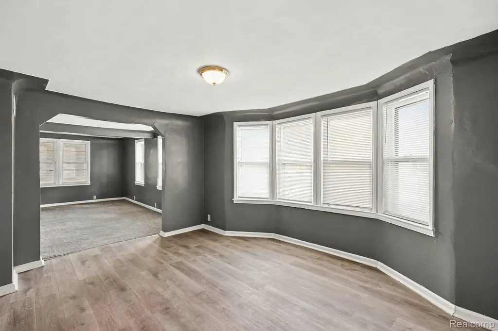 21716 Lakeview Street St. Clair Shores City MI 48080