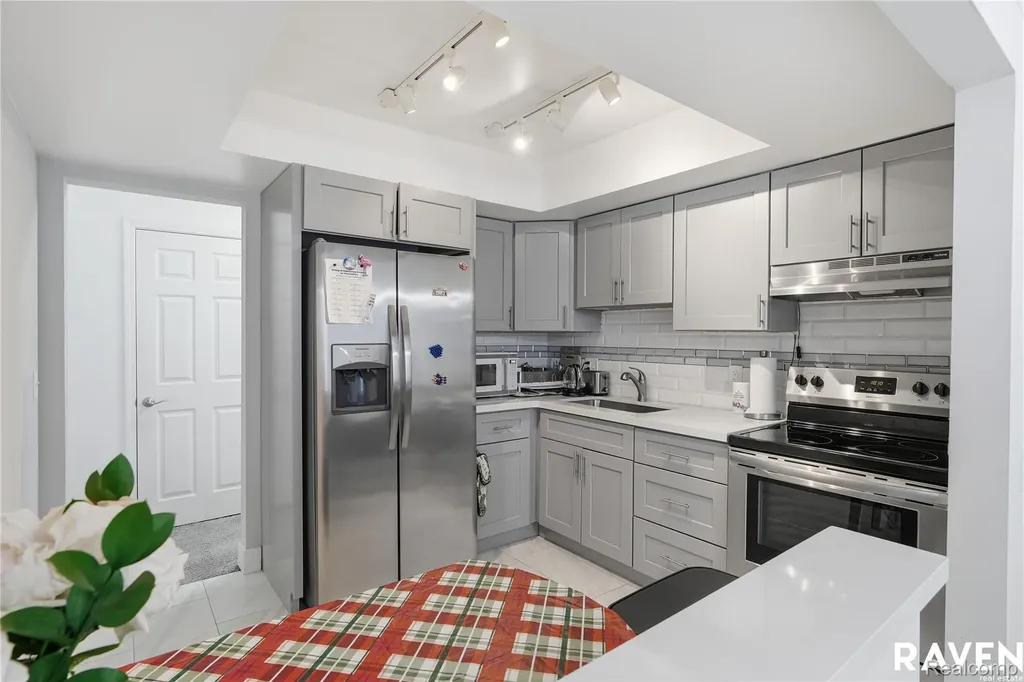 42450 Sheldon Place Clinton Charter Township MI 48038