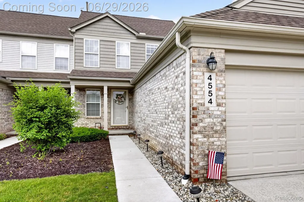 4554 Hunters Circle E Canton Charter Township MI 48188