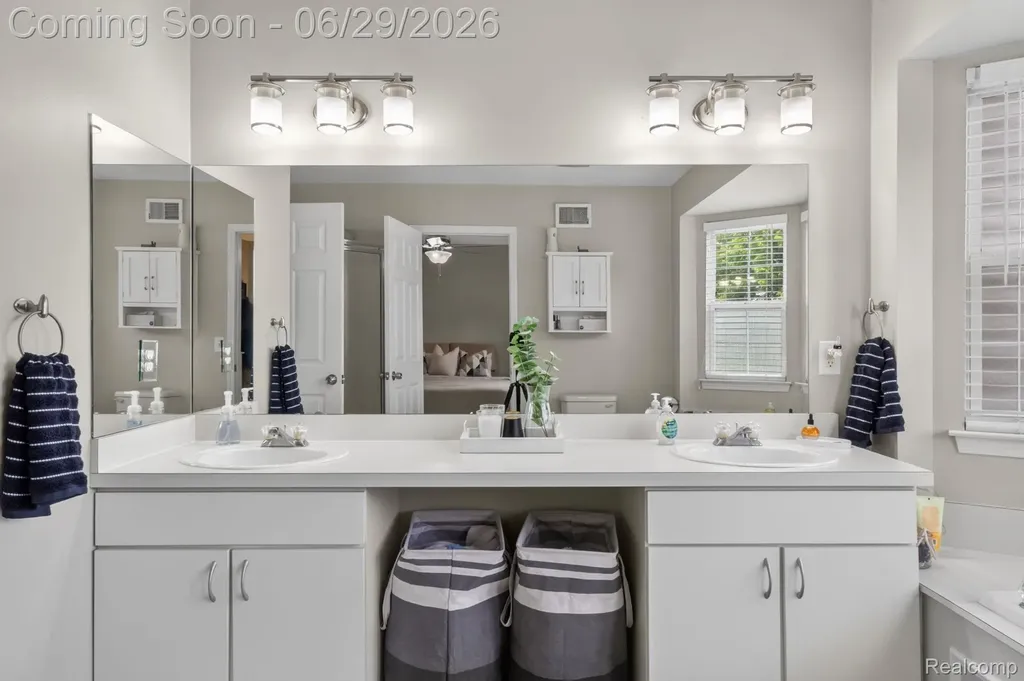 4554 Hunters Circle E Canton Charter Township MI 48188