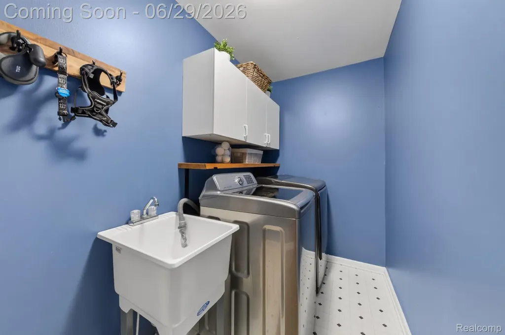 4554 Hunters Circle E Canton Charter Township MI 48188