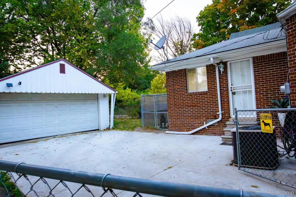 16729 Glastonbury Road Detroit City MI 48219