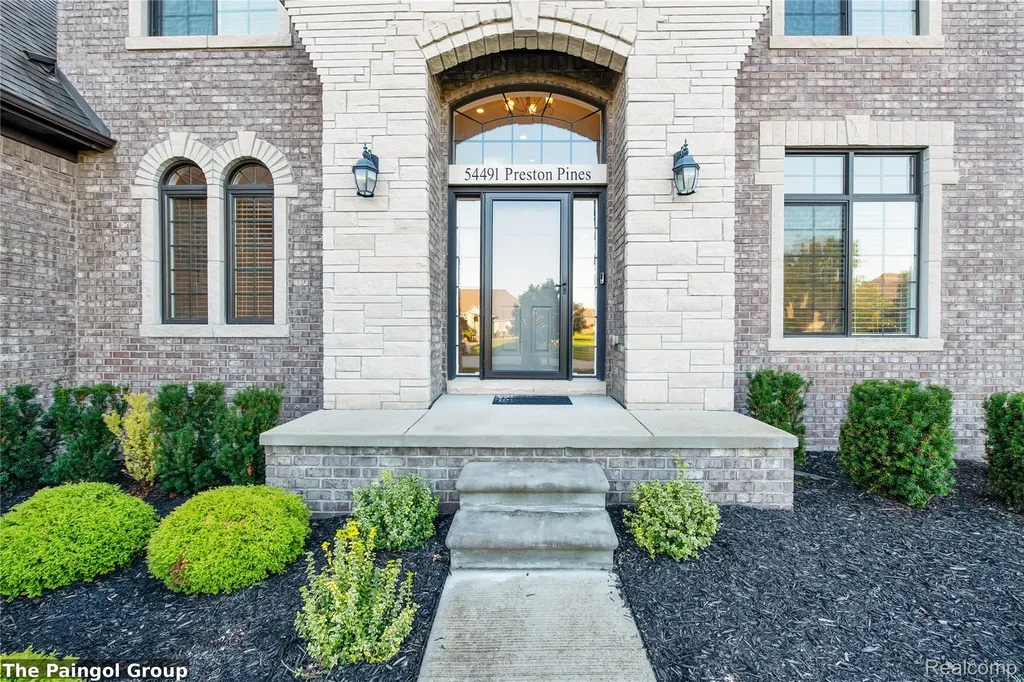 54491 Preston Pines Lane Shelby Charter Township MI 48315