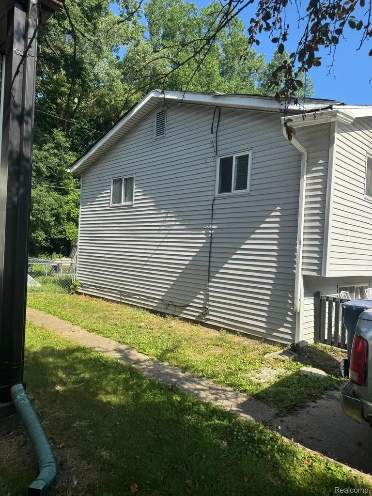 5719 Western Road Flint City MI 48506