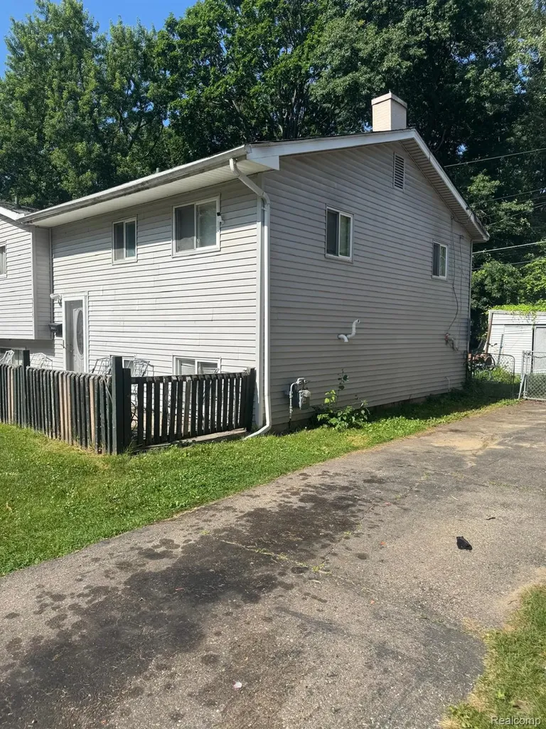 5719 Western Road Flint City MI 48506