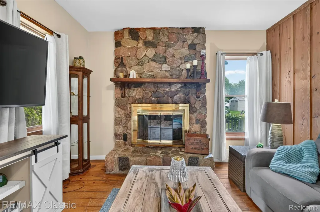 352 Meribah Highland Charter Township MI 48356