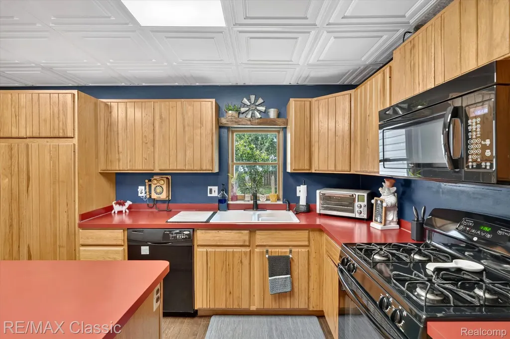 352 Meribah Highland Charter Township MI 48356