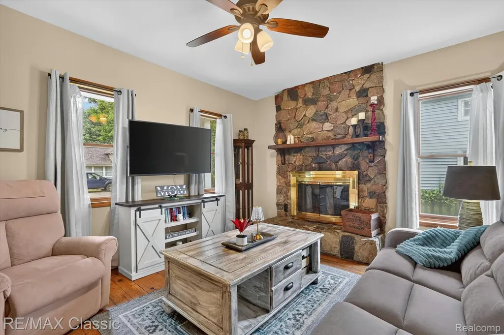 352 Meribah Highland Charter Township MI 48356