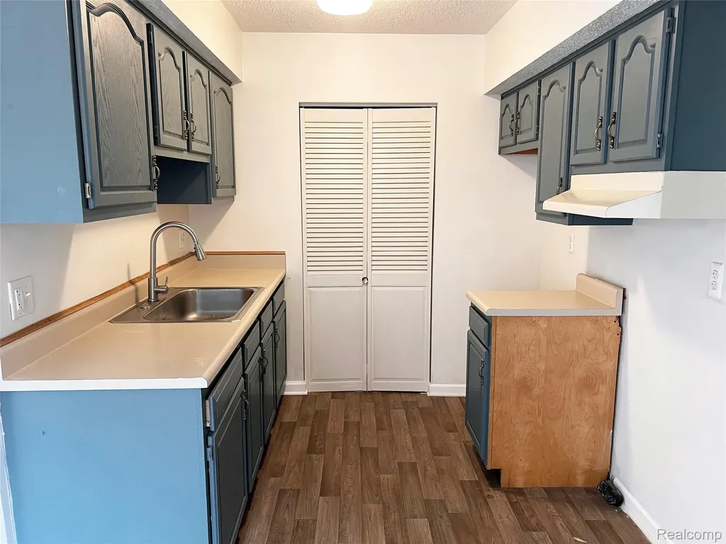 25709 Salem Roseville City MI 48088