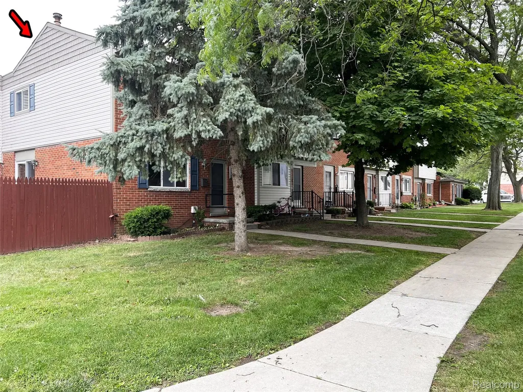 25709 Salem Roseville City MI 48088