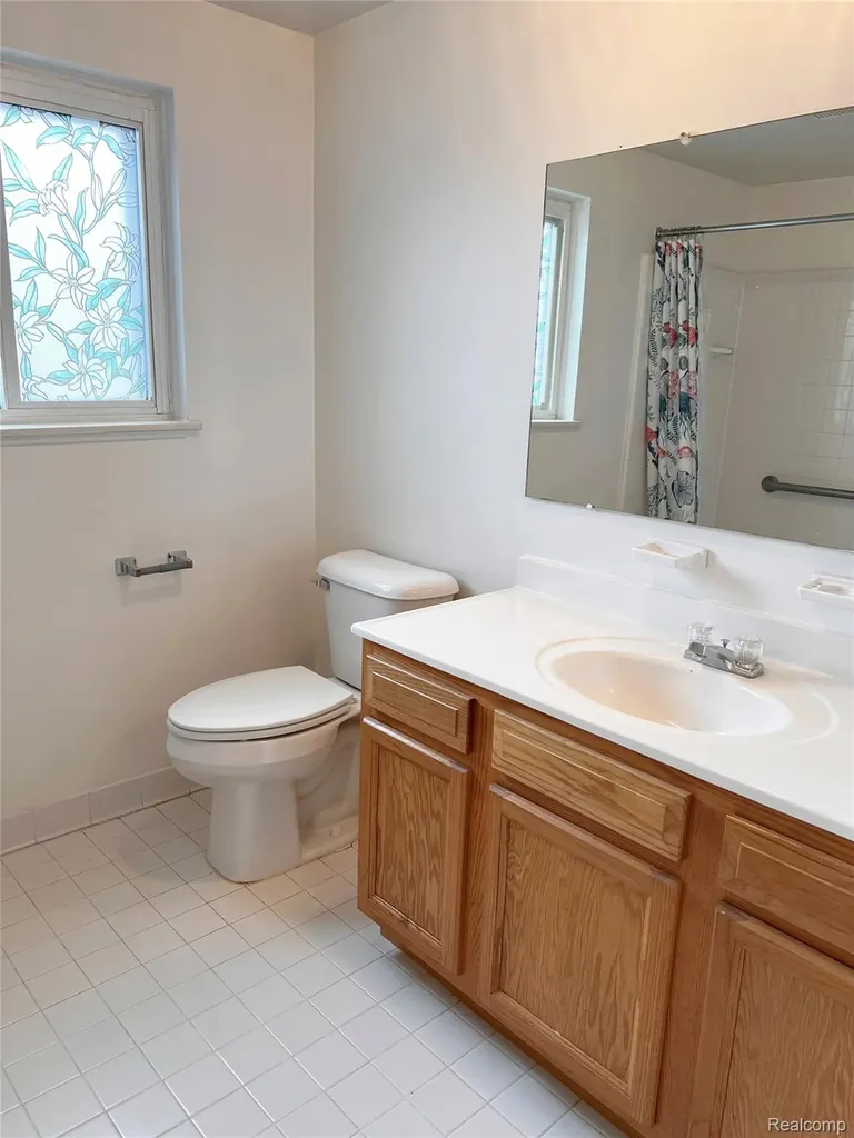 25709 Salem Roseville City MI 48088