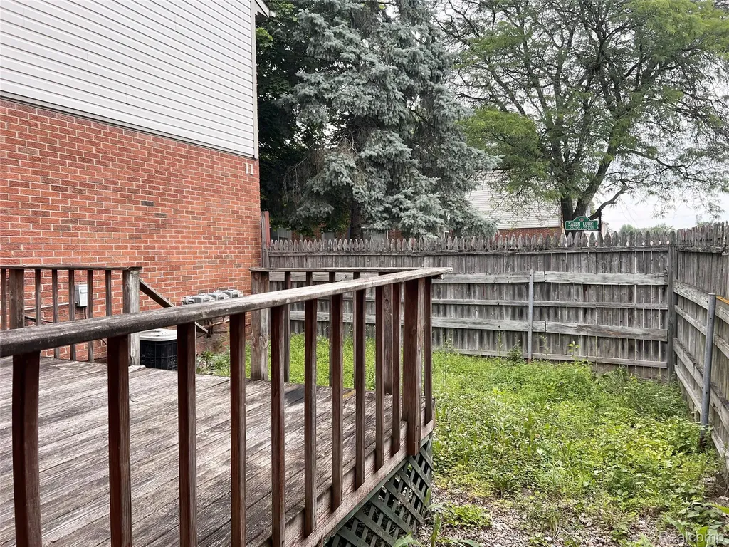 25709 Salem Roseville City MI 48088
