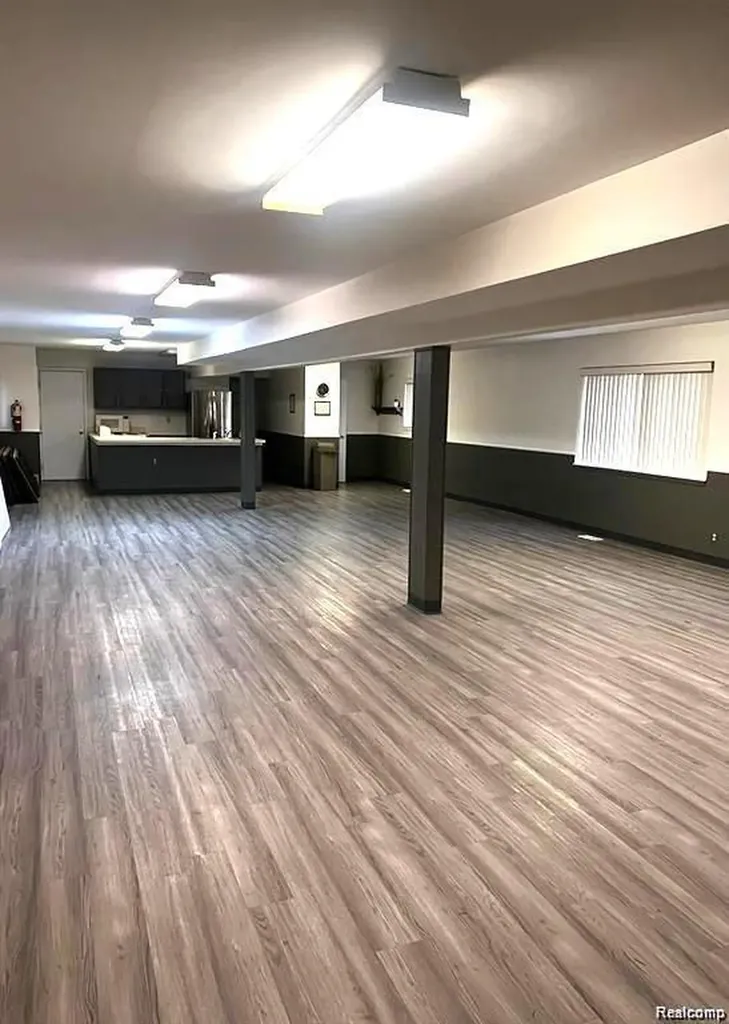 25709 Salem Roseville City MI 48088