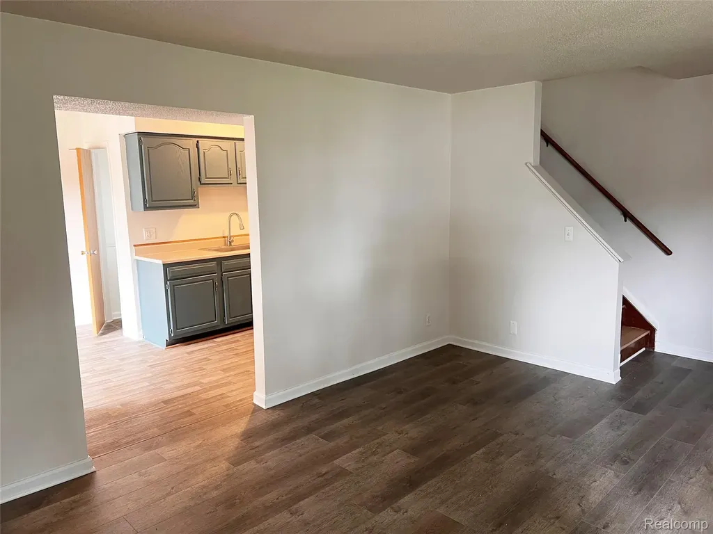25709 Salem Roseville City MI 48088
