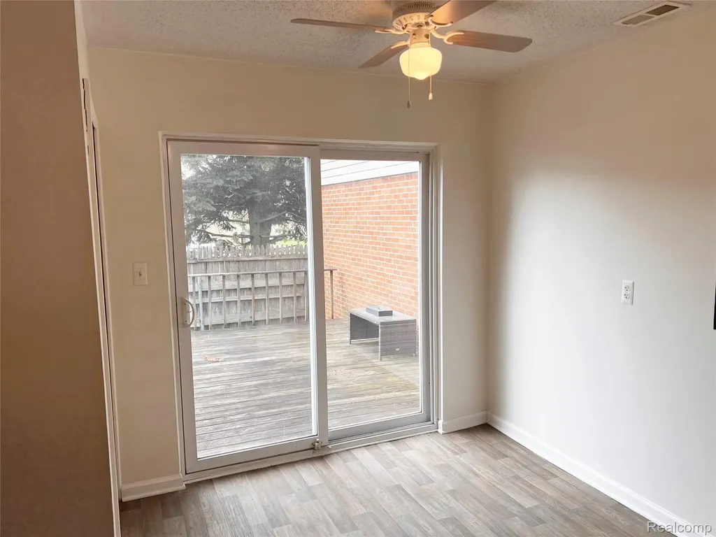 25709 Salem Roseville City MI 48088