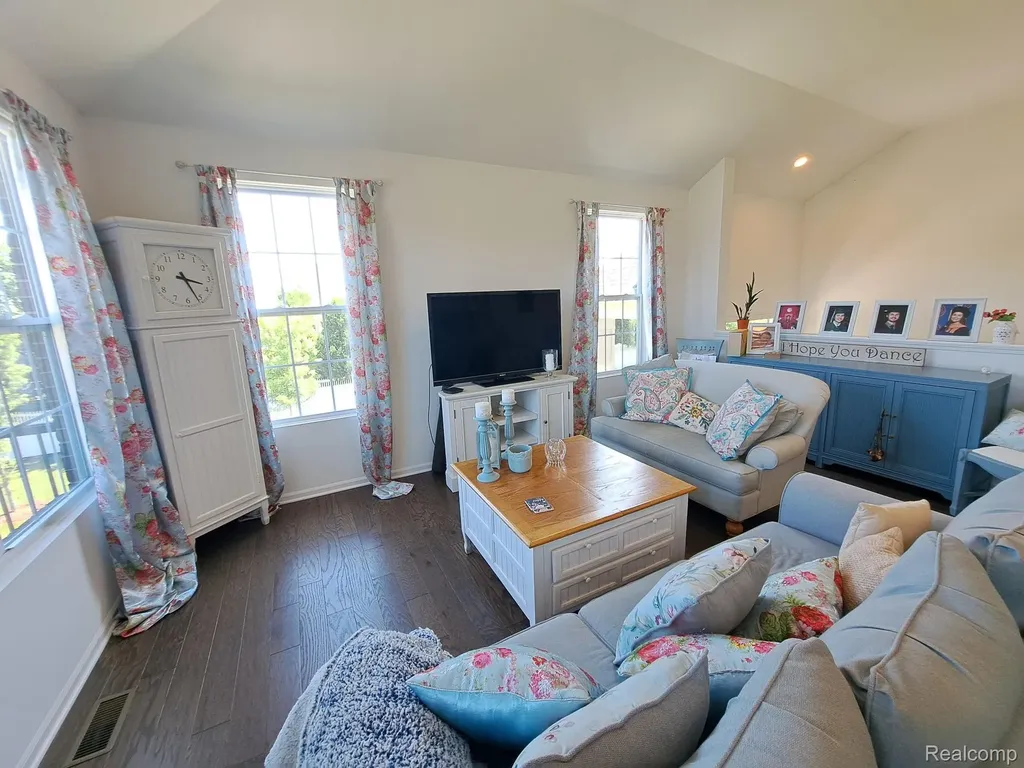 49503 Lantern Way Canton Charter Township MI 48188