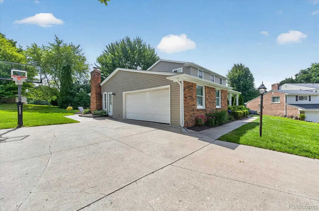 31136 Carriage Hill Court Farmington Hills City MI 48331