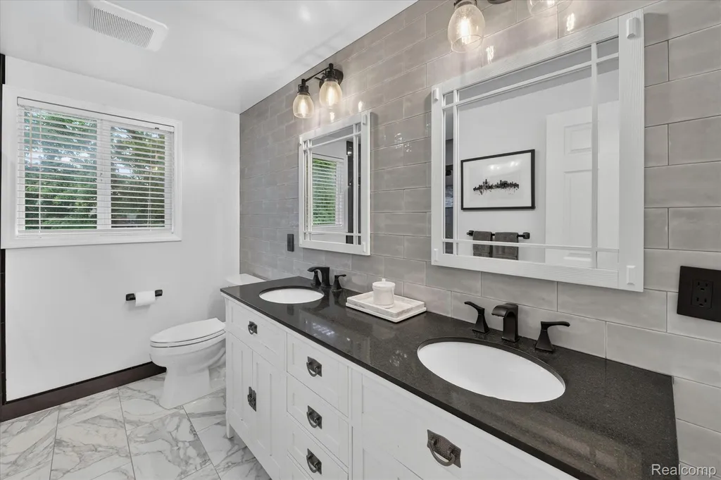31136 Carriage Hill Court Farmington Hills City MI 48331