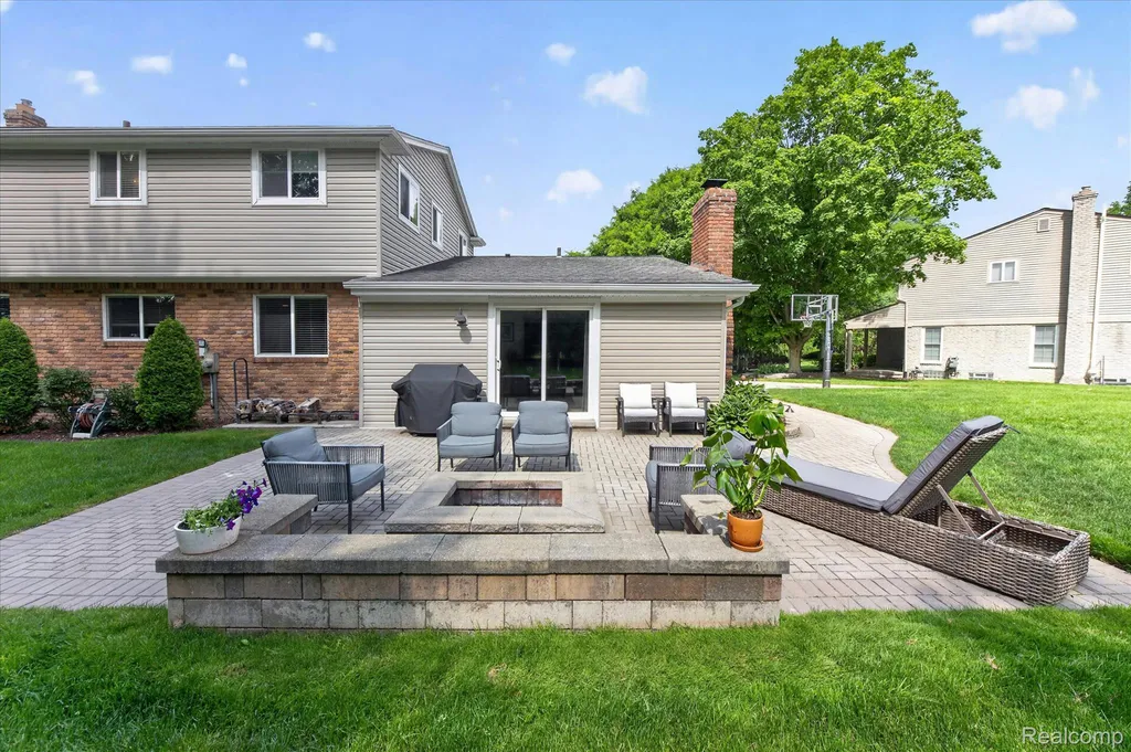 31136 Carriage Hill Court Farmington Hills City MI 48331