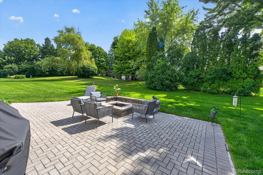 31136 Carriage Hill Court Farmington Hills City MI 48331