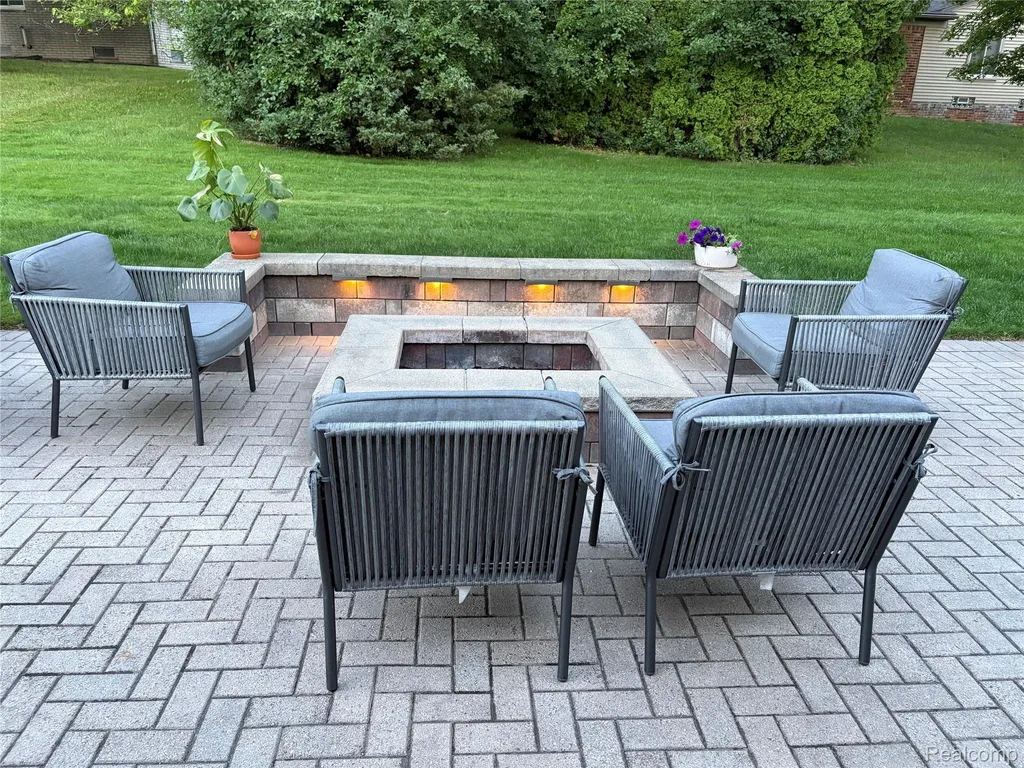 31136 Carriage Hill Court Farmington Hills City MI 48331
