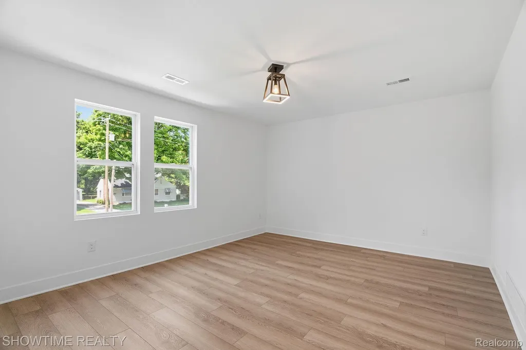 19320 Gaylord Redford Charter Township MI 48240