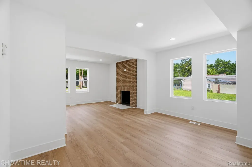 19320 Gaylord Redford Charter Township MI 48240