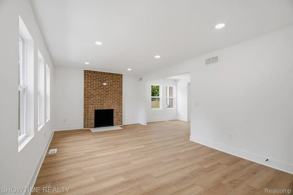 19320 Gaylord Redford Charter Township MI 48240
