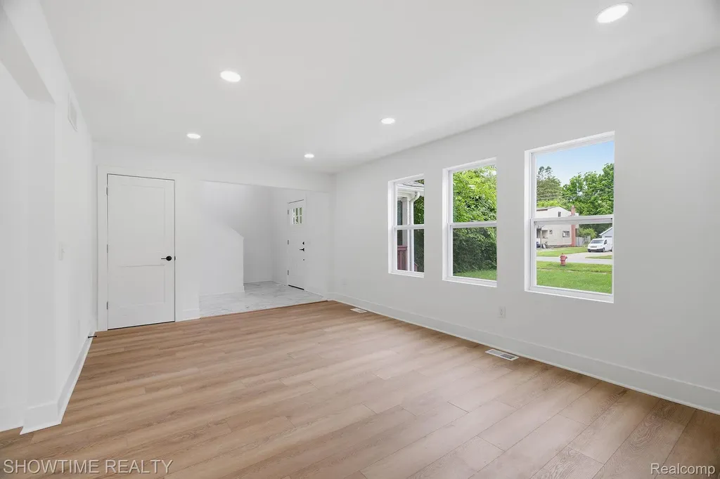 19320 Gaylord Redford Charter Township MI 48240