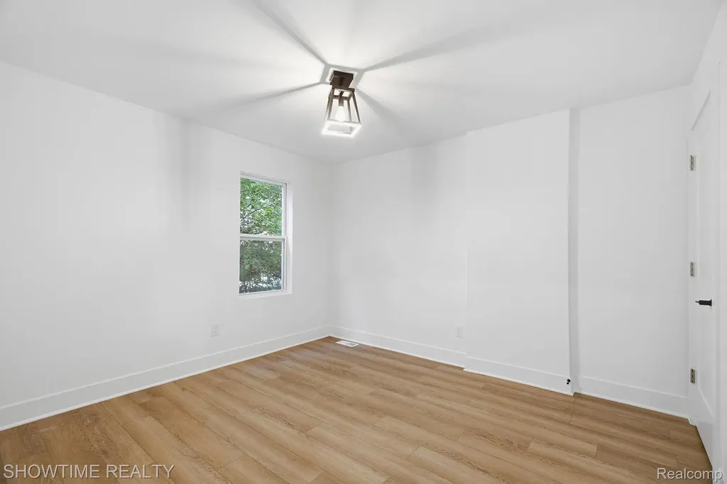 19320 Gaylord Redford Charter Township MI 48240
