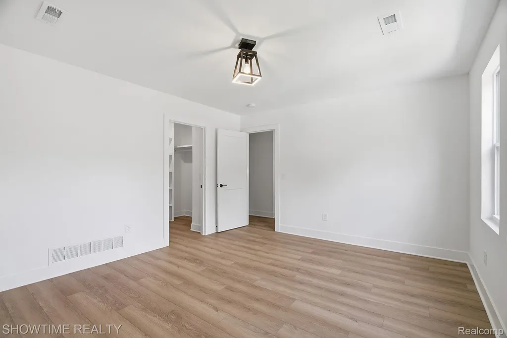 19320 Gaylord Redford Charter Township MI 48240