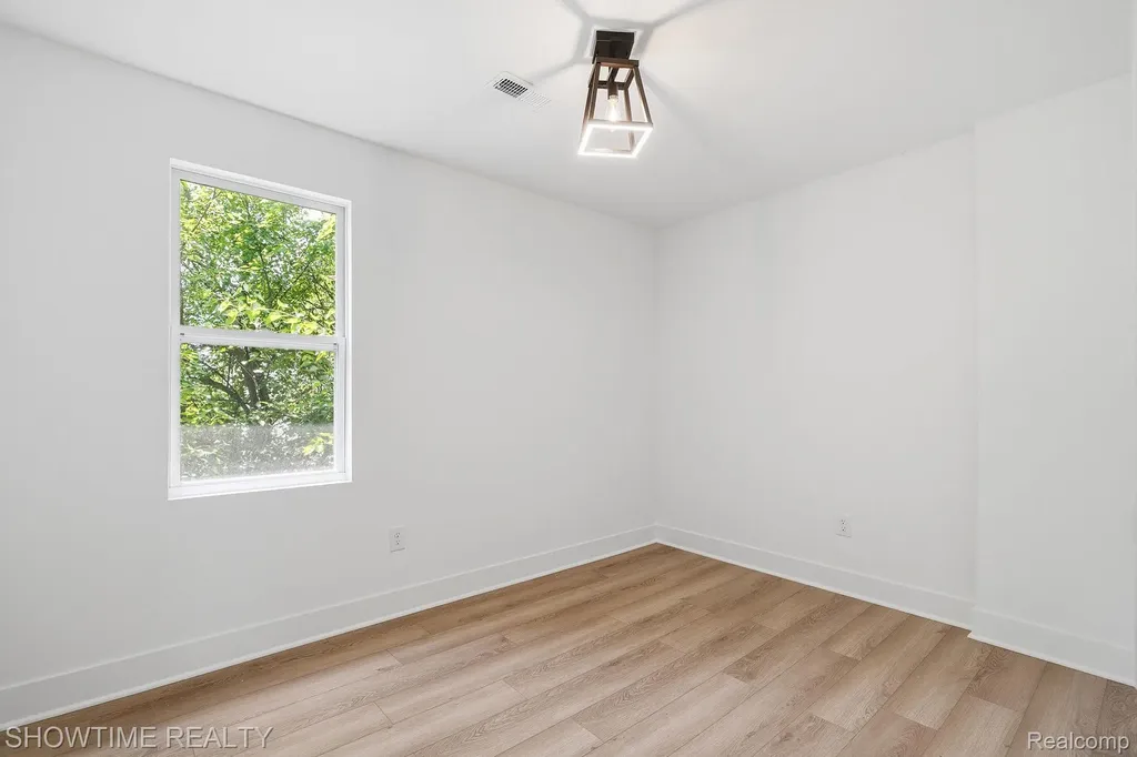 19320 Gaylord Redford Charter Township MI 48240