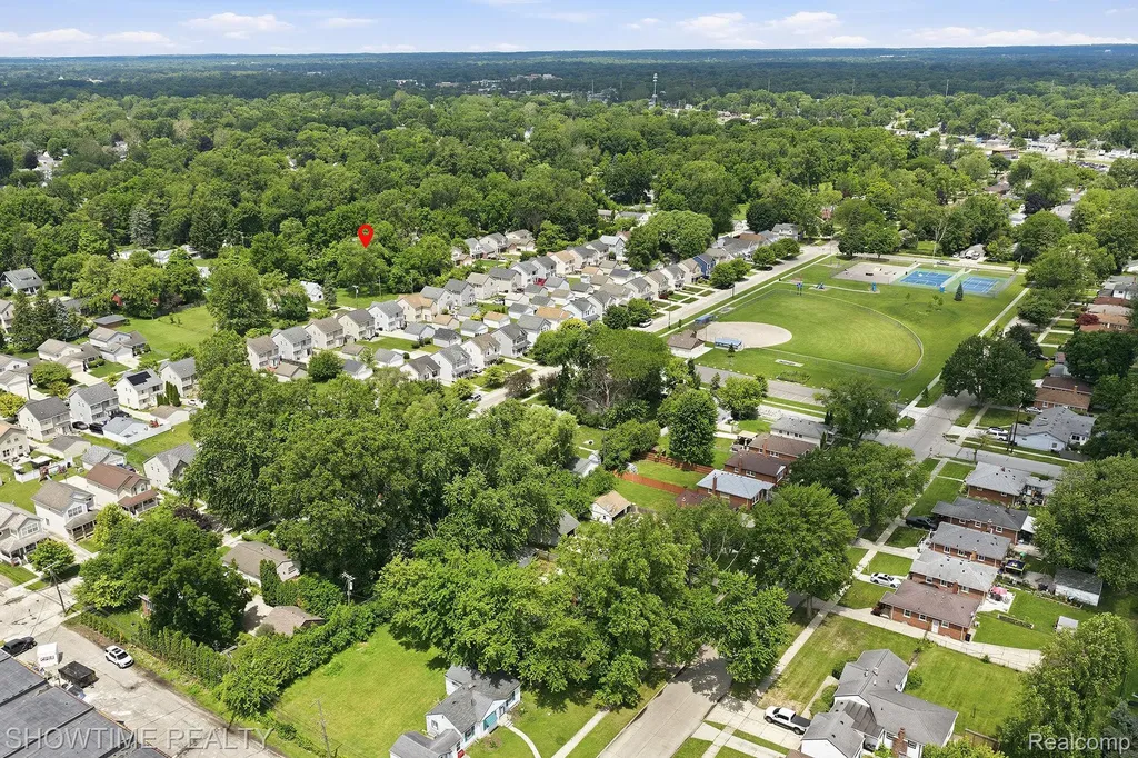 19320 Gaylord Redford Charter Township MI 48240