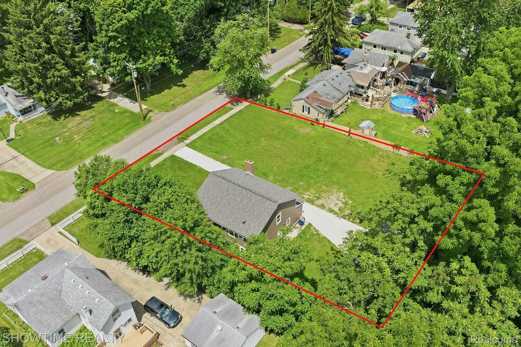 19320 Gaylord Redford Charter Township MI 48240