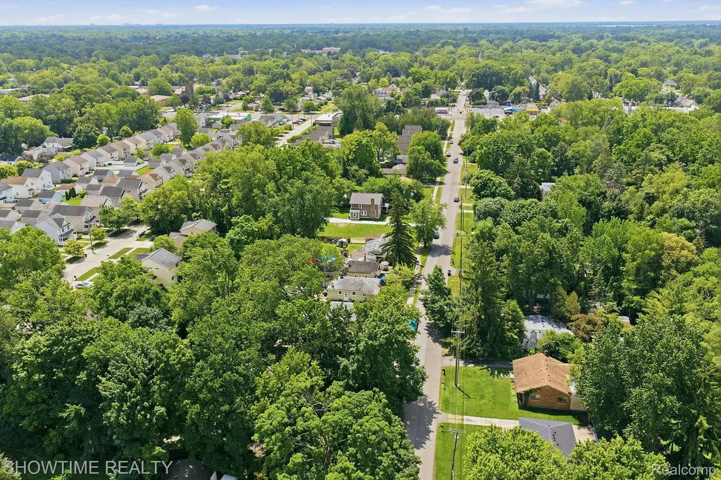 19320 Gaylord Redford Charter Township MI 48240