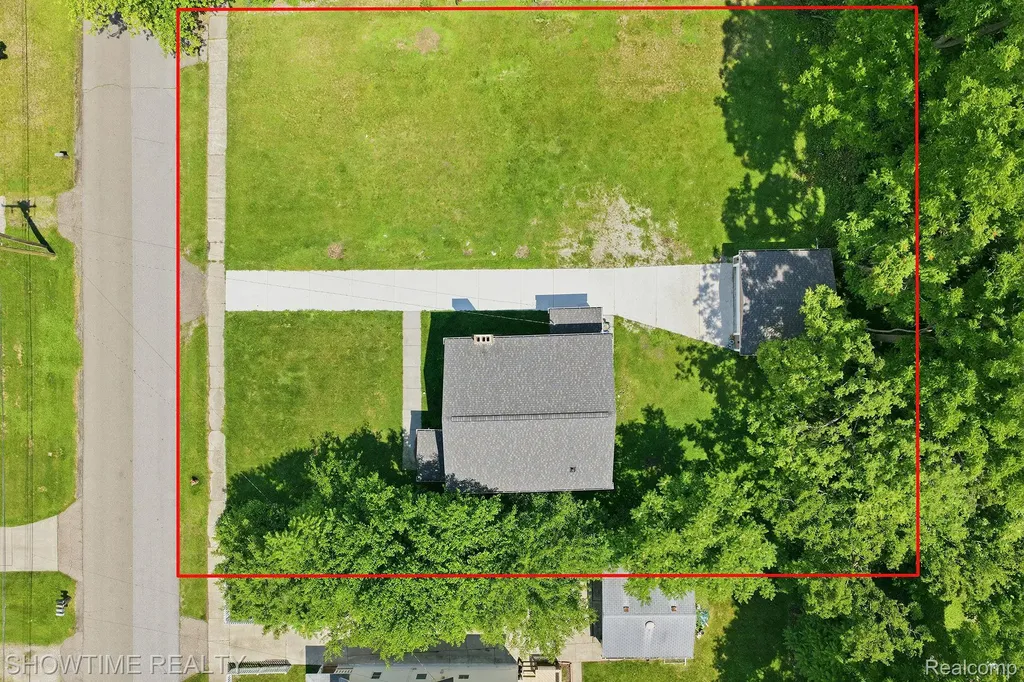 19320 Gaylord Redford Charter Township MI 48240