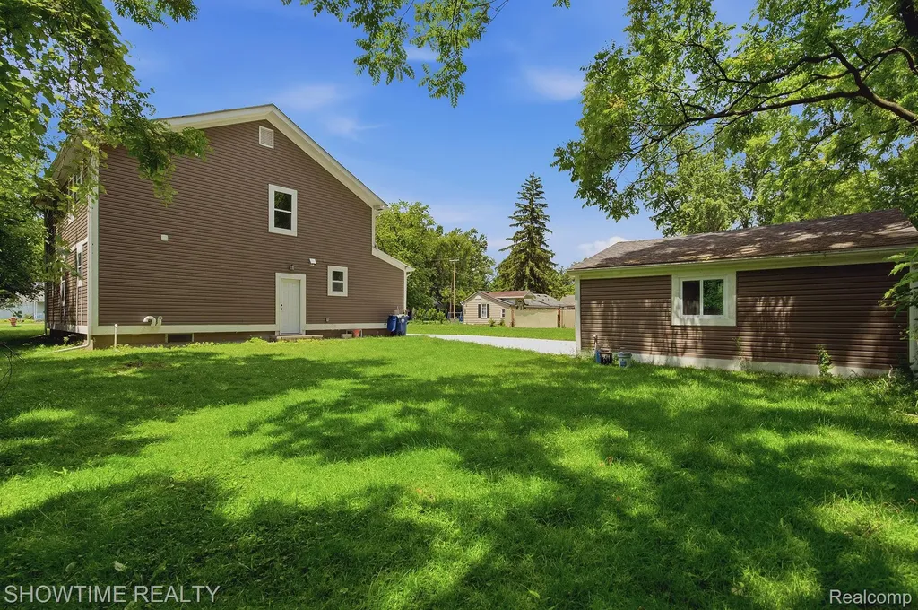 19320 Gaylord Redford Charter Township MI 48240
