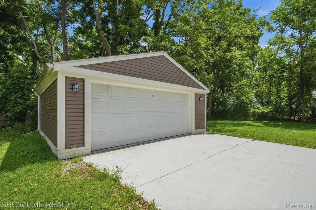 19320 Gaylord Redford Charter Township MI 48240