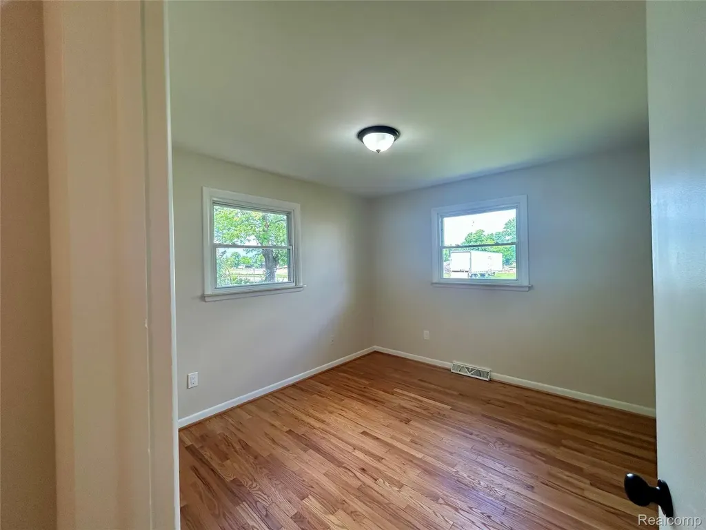 86 E Columbia Avenue Pontiac City MI 48340