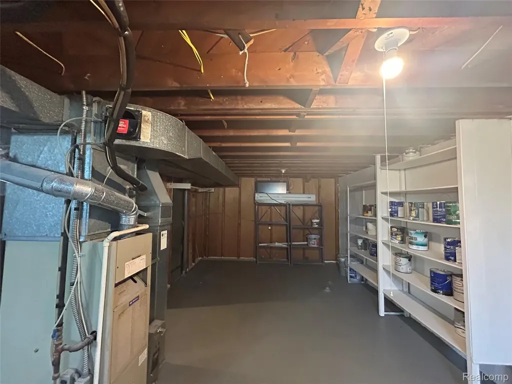 86 E Columbia Avenue Pontiac City MI 48340