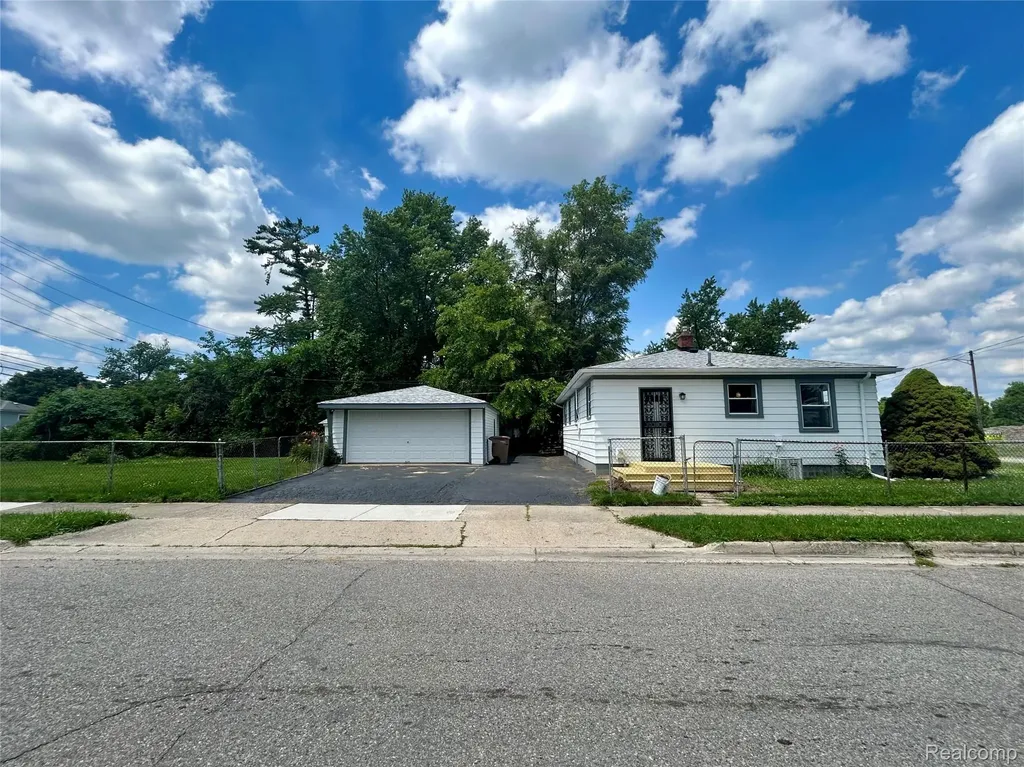 86 E Columbia Avenue Pontiac City MI 48340