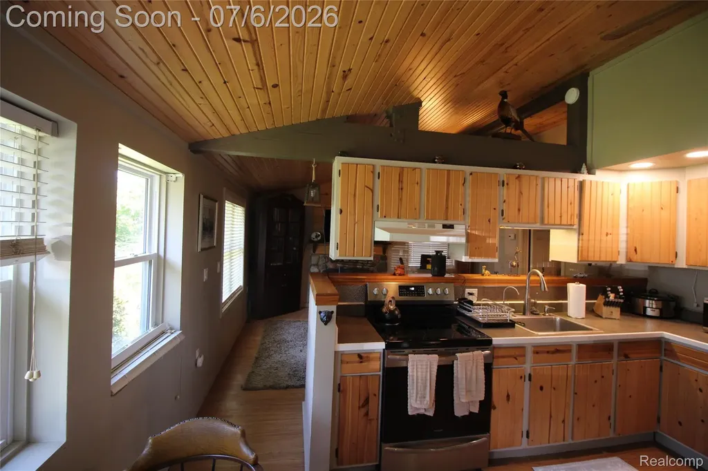 11144 Beryl Drive White Lake Charter Township MI 48386