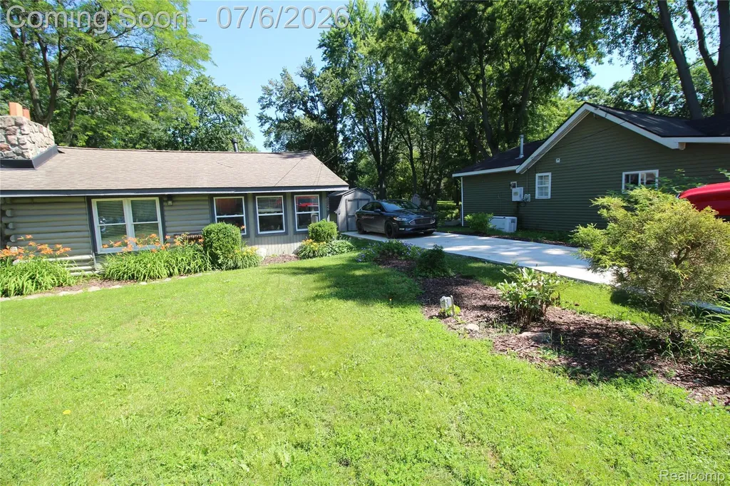 11144 Beryl Drive White Lake Charter Township MI 48386