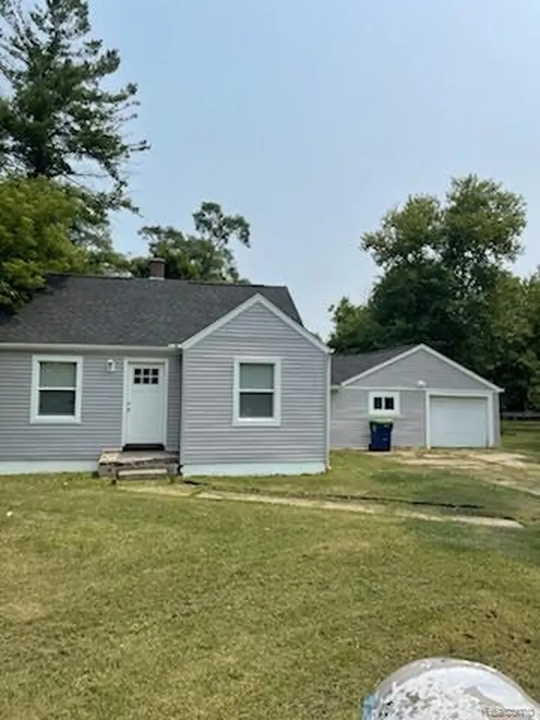 334 S 24th Street Buena Vista Charter Township MI 48601